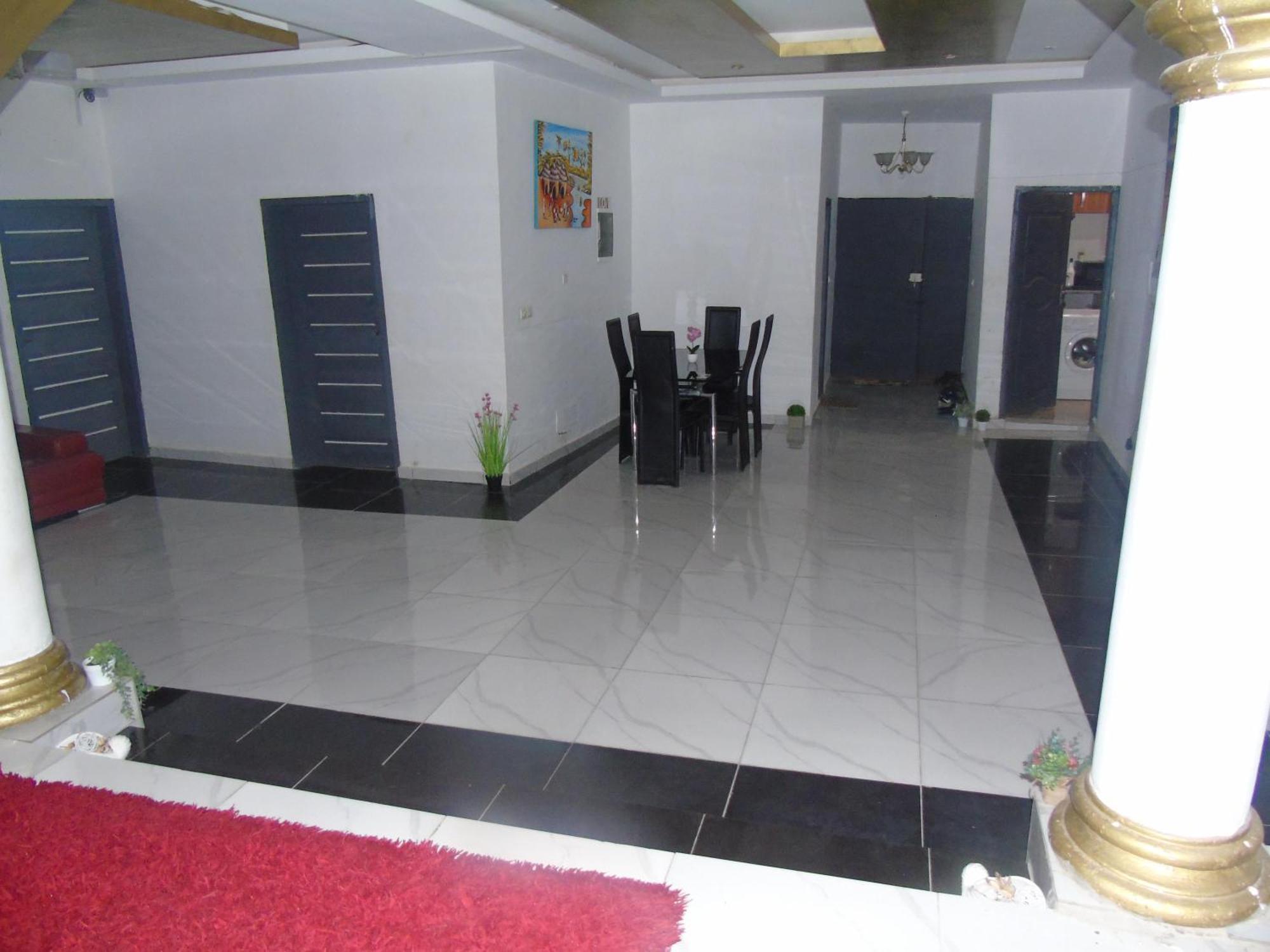 Cocody Here Is Our Lovely 1-Bed Apartment In Abidjan מראה חיצוני תמונה