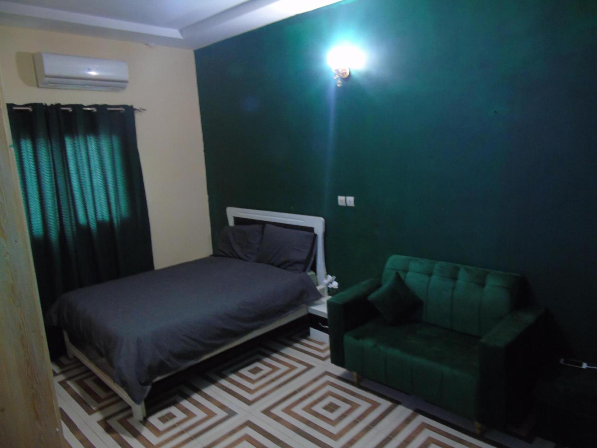 Cocody Here Is Our Lovely 1-Bed Apartment In Abidjan מראה חיצוני תמונה