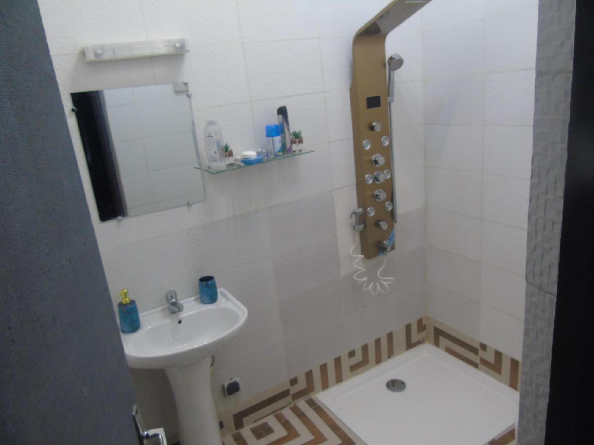 Cocody Here Is Our Lovely 1-Bed Apartment In Abidjan מראה חיצוני תמונה