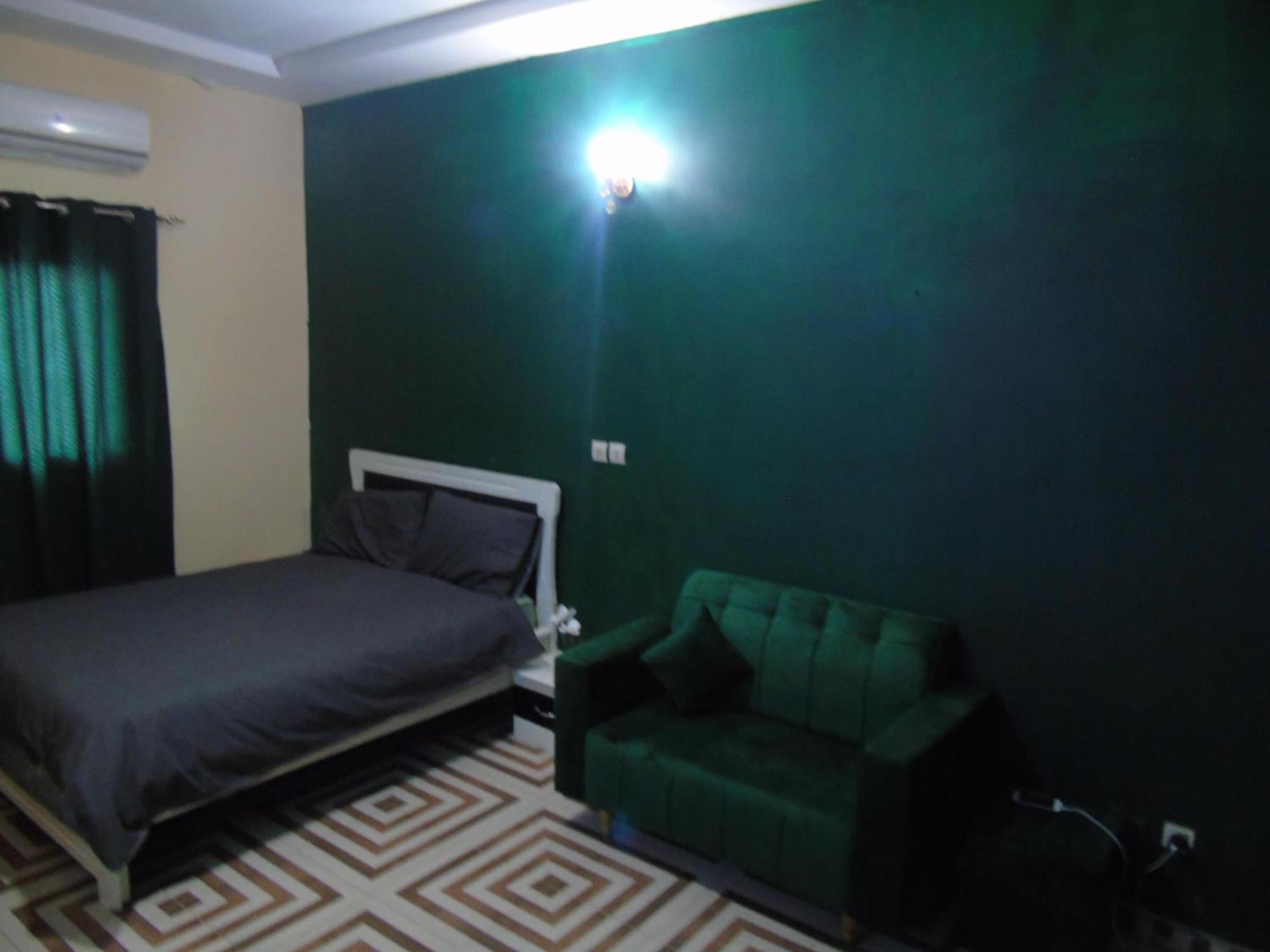 Cocody Here Is Our Lovely 1-Bed Apartment In Abidjan מראה חיצוני תמונה