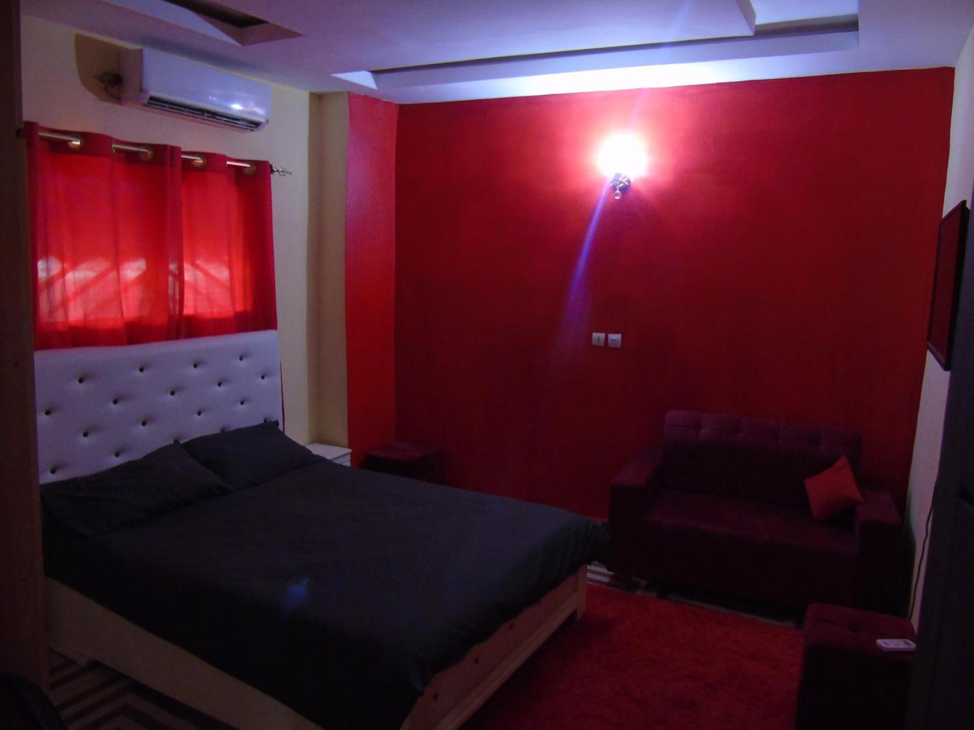 Cocody Here Is Our Lovely 1-Bed Apartment In Abidjan מראה חיצוני תמונה