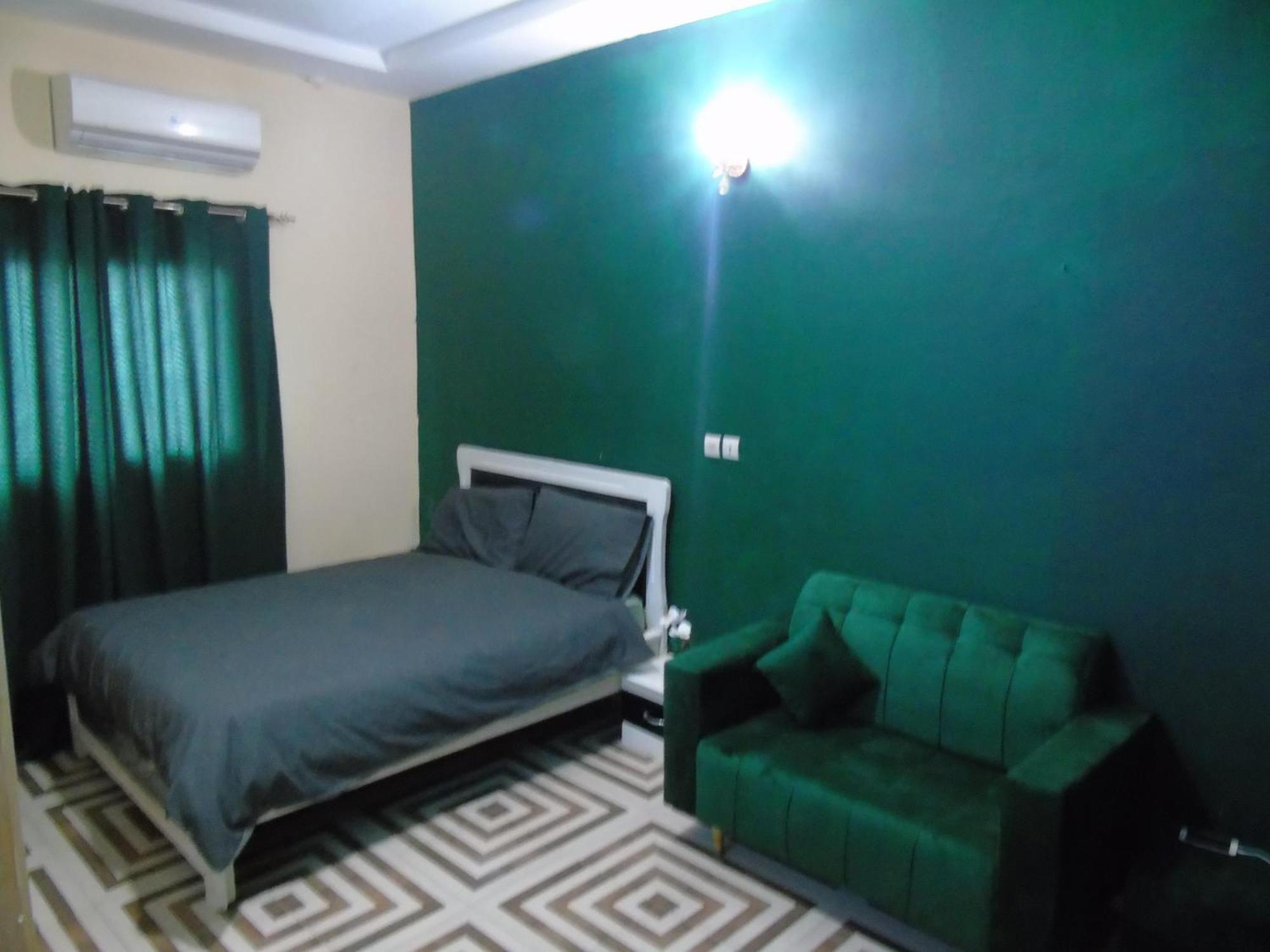 Cocody Here Is Our Lovely 1-Bed Apartment In Abidjan מראה חיצוני תמונה