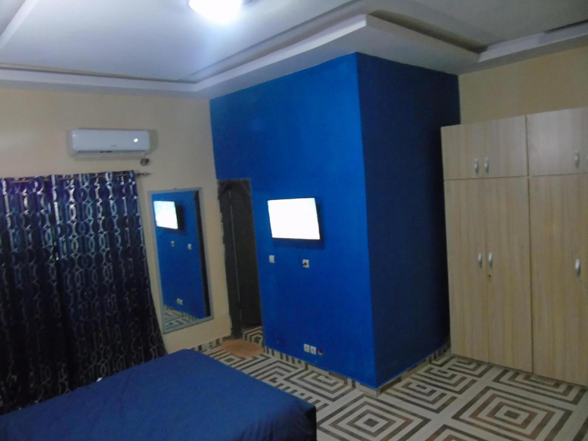 Cocody Here Is Our Lovely 1-Bed Apartment In Abidjan מראה חיצוני תמונה