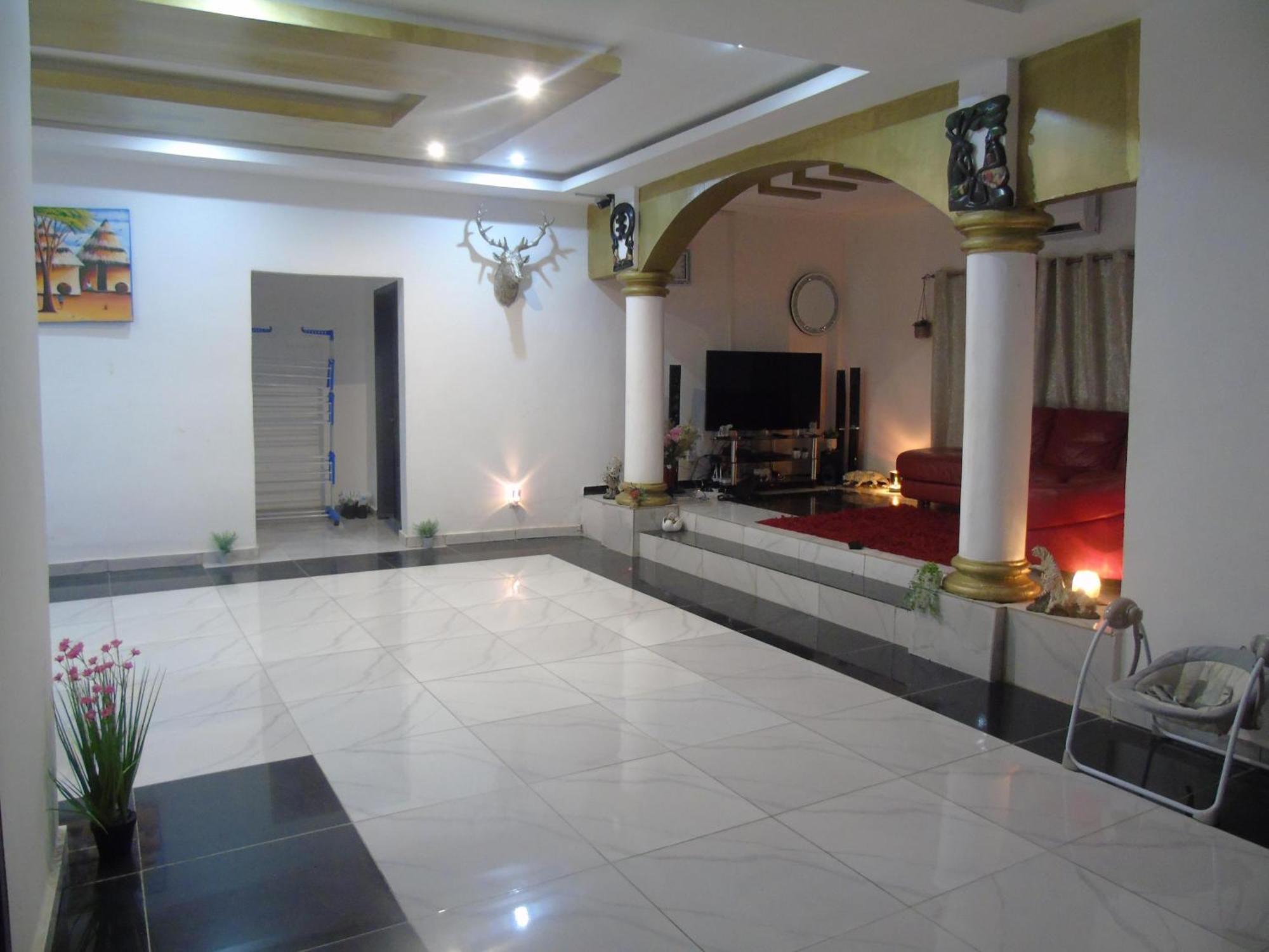 Cocody Here Is Our Lovely 1-Bed Apartment In Abidjan מראה חיצוני תמונה